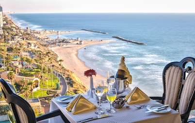 Seasons Hotel - Resort on The Beach