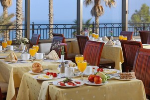 Desayuno buffet todos los días (con cargo)