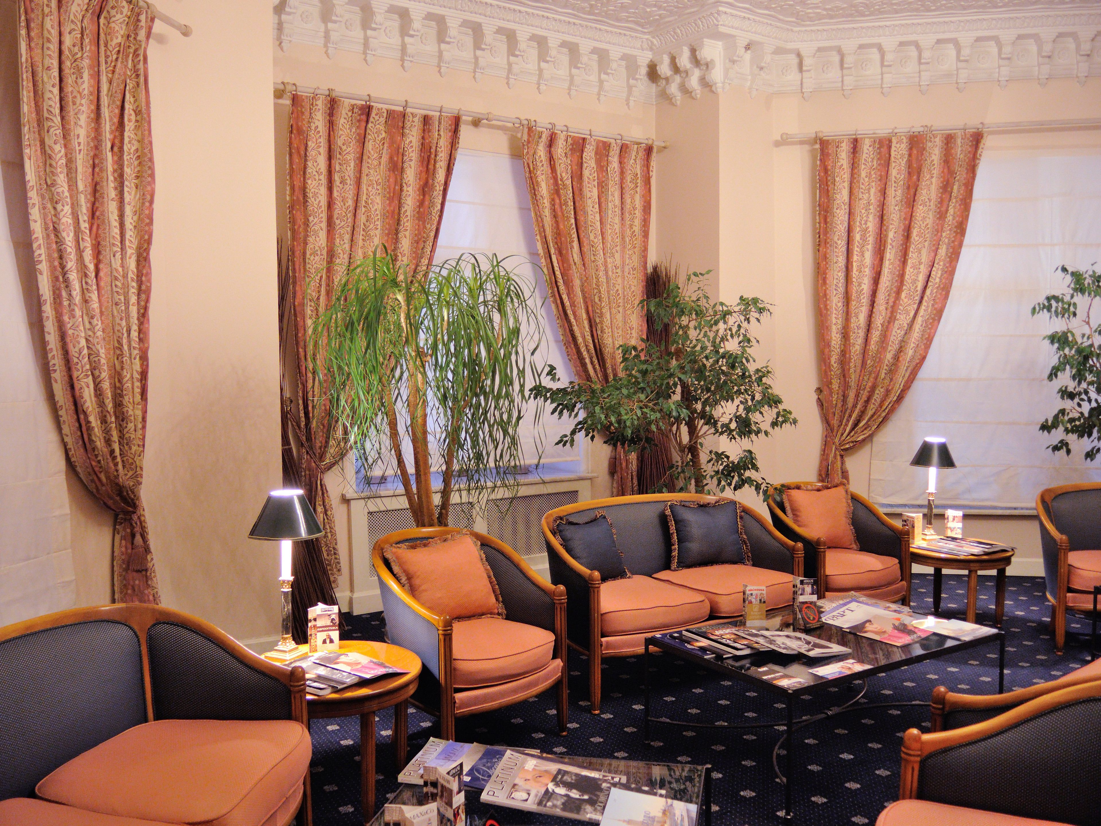 Lobby lounge