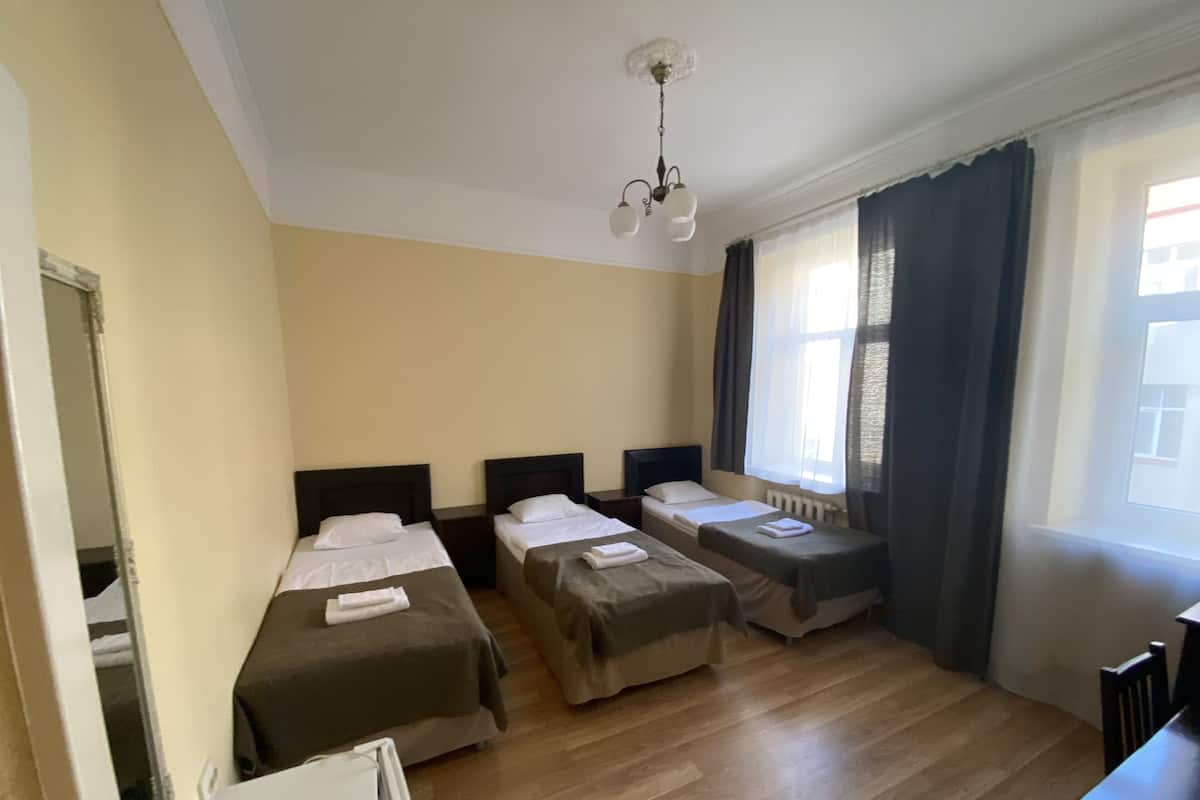 Chambre Triple, 3 lits une place