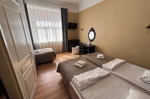 Chambre Triple, 3 lits une place | Salle de bain