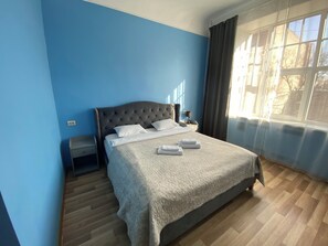 Dobbeltrom | Individuelt dekorert, individuelt innredet og skrivebord