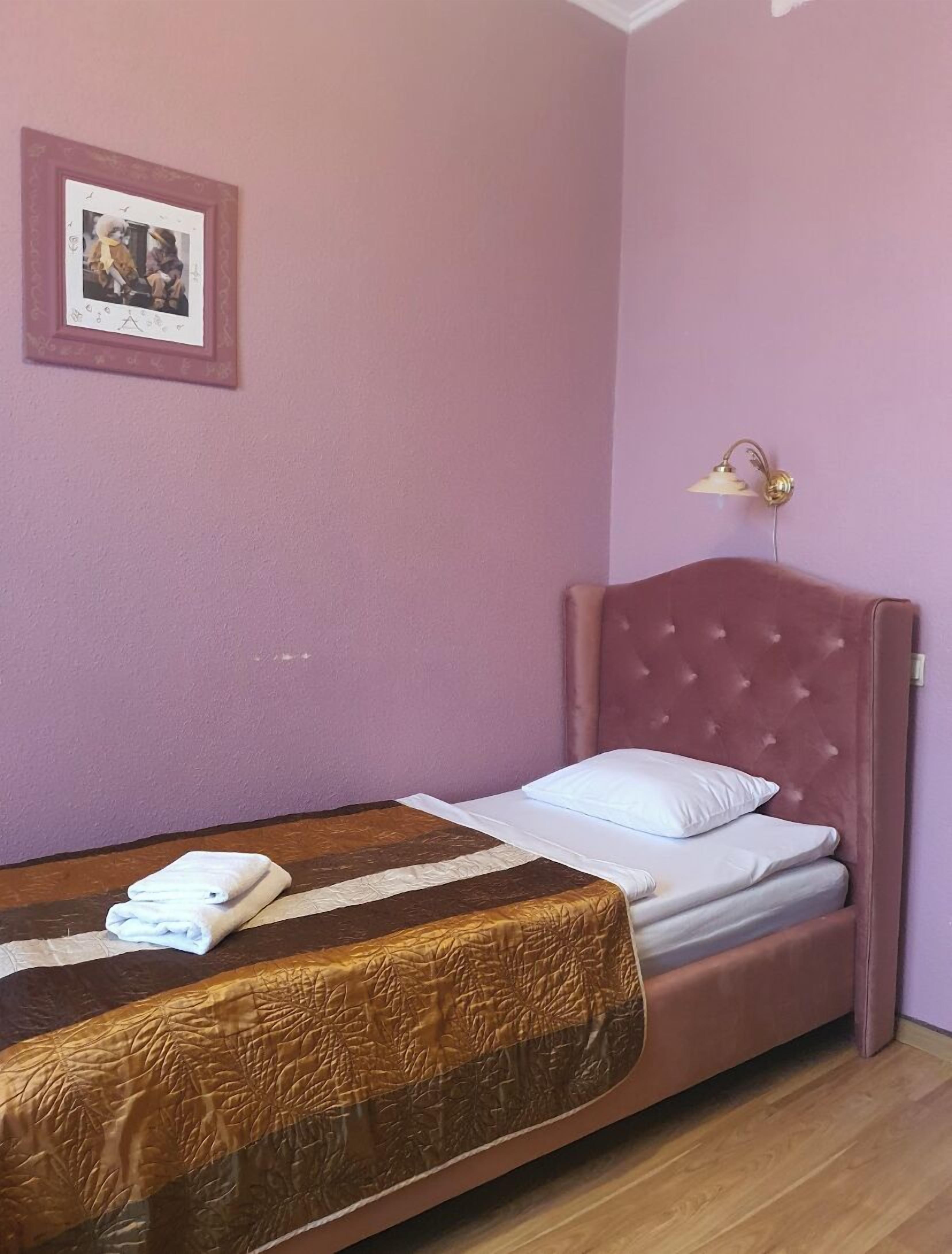 Chambre simple | Décor unique, ameublement unique, bureau