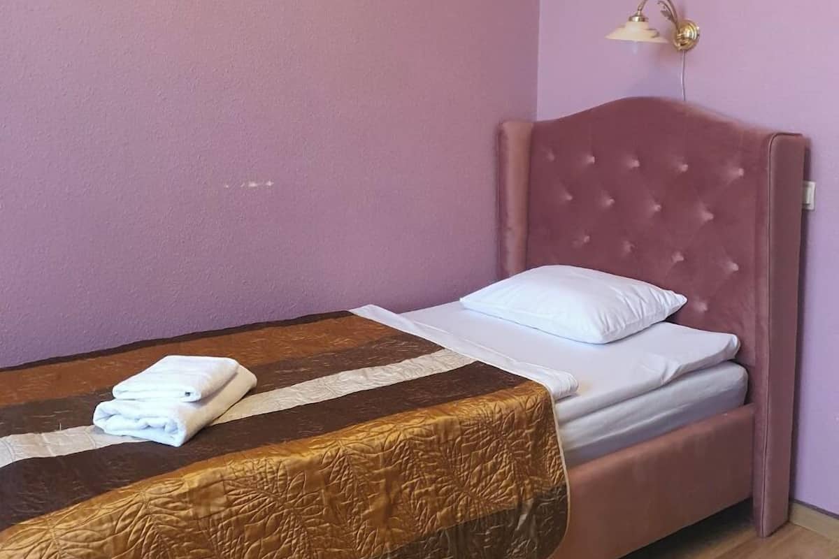 Single Room | Individually decorated, individually furnished, desk, laptop workspace