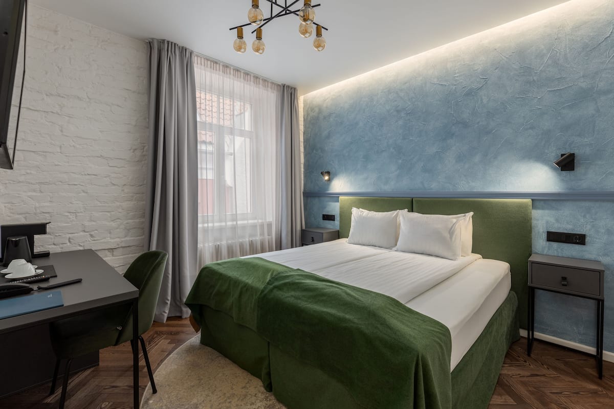 Standard Double Room | 1 bedroom, minibar, in-room safe, desk