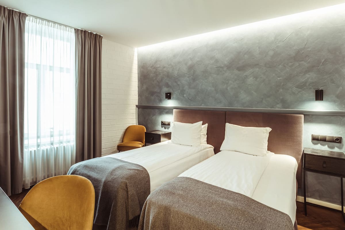 Standard Twin Room | 1 bedroom, minibar, in-room safe, desk