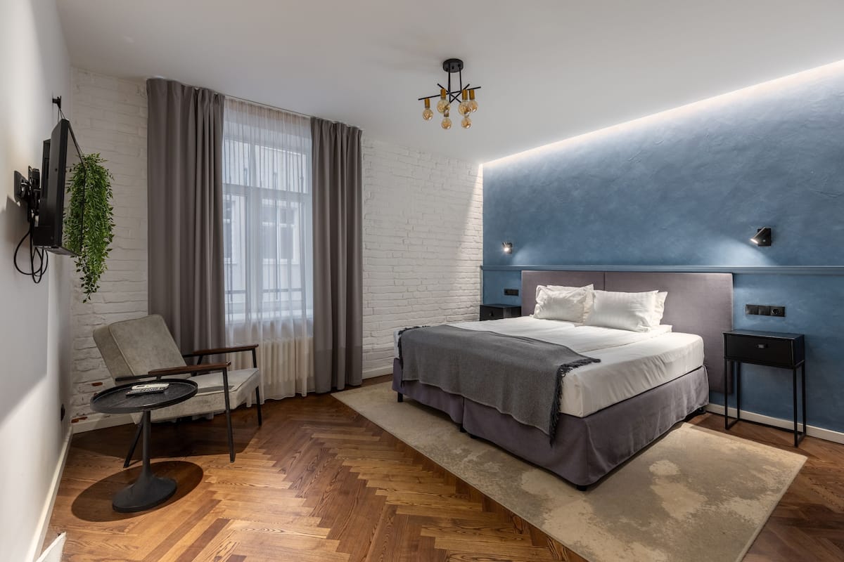 Comfort Double Room | 1 bedroom, minibar, in-room safe, desk