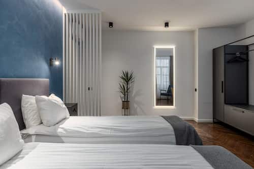 Comfort Twin Room | Minibar, in-room safe, desk, laptop workspace