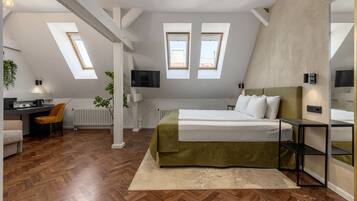 Junior-sviitti | 1 makuuhuone, minibaari, tallelokero huoneessa, työpöytä