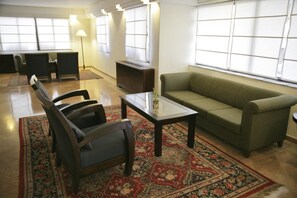 Kawasan tempat duduk lobi