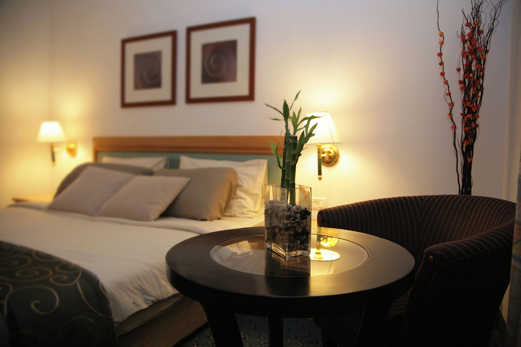 Minibar, in-room safe, cribs (free), WiFi (free)