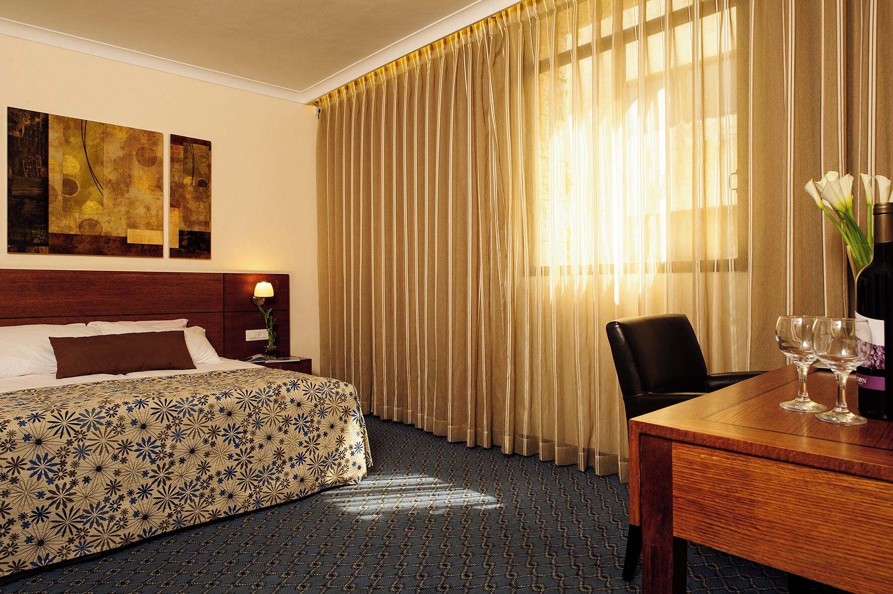 Minibar, in-room safe, cribs (free), WiFi (free)