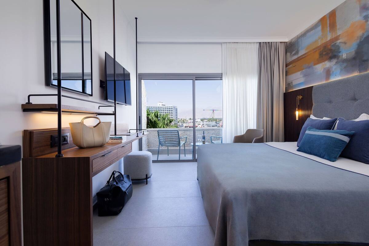 Premier-Zimmer | Minibar, Zimmersafe, Bügeleisen/Bügelbrett, kostenloses WLAN