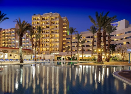 Front of property. Caesar Premier Eilat