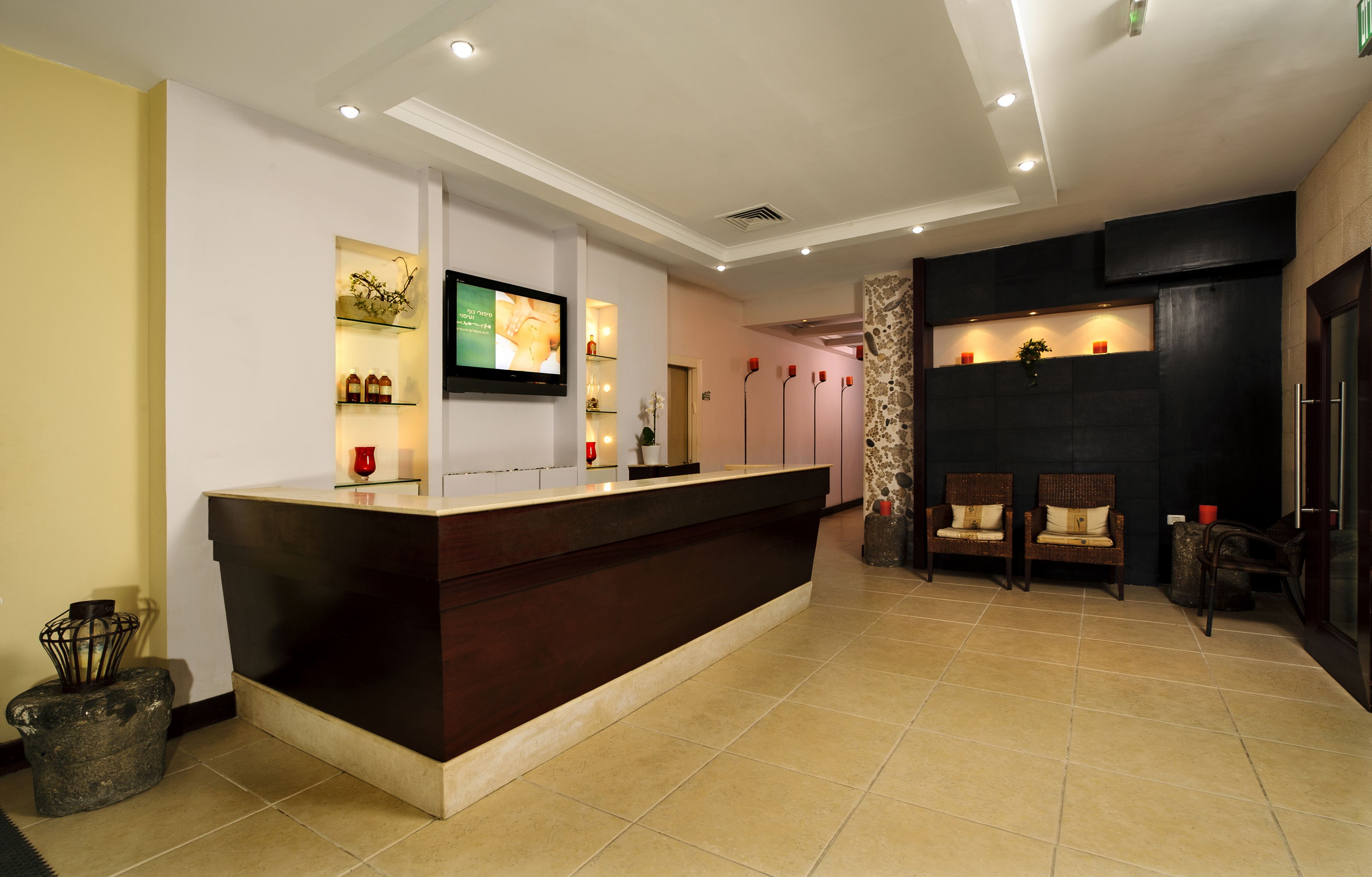 sauna, steam room, hot springs/mineral springs, body treatments