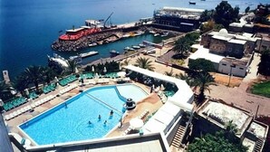A coastal resort with a swimming pool, a marina, and a view of the sea. - Caesar Premier Tiberias (Tiberias)