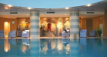 Oasis Dead Sea