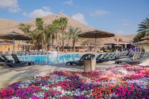 Outdoor pool, pool umbrellas, sun loungers