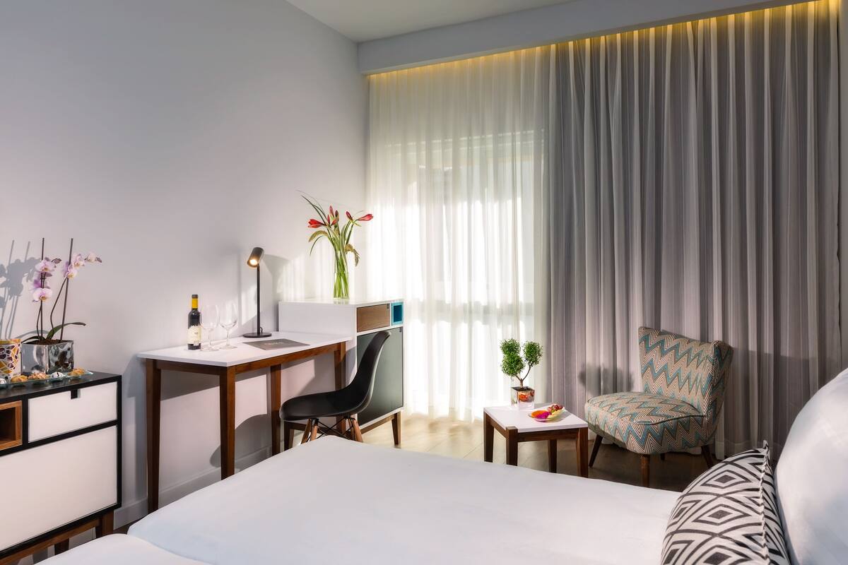 ตู้นิรภัยในห้องพัก, โต๊ะทำงาน, Wi-Fi ฟรี, ผ้าปูที่นอน