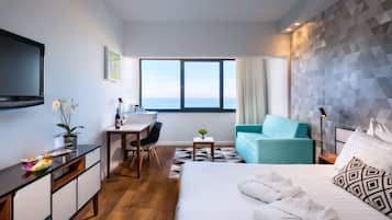 VÀrdeförvaringsskÄp pÄ rummet, skrivbord, gratis wi-fi och sÀngklÀder