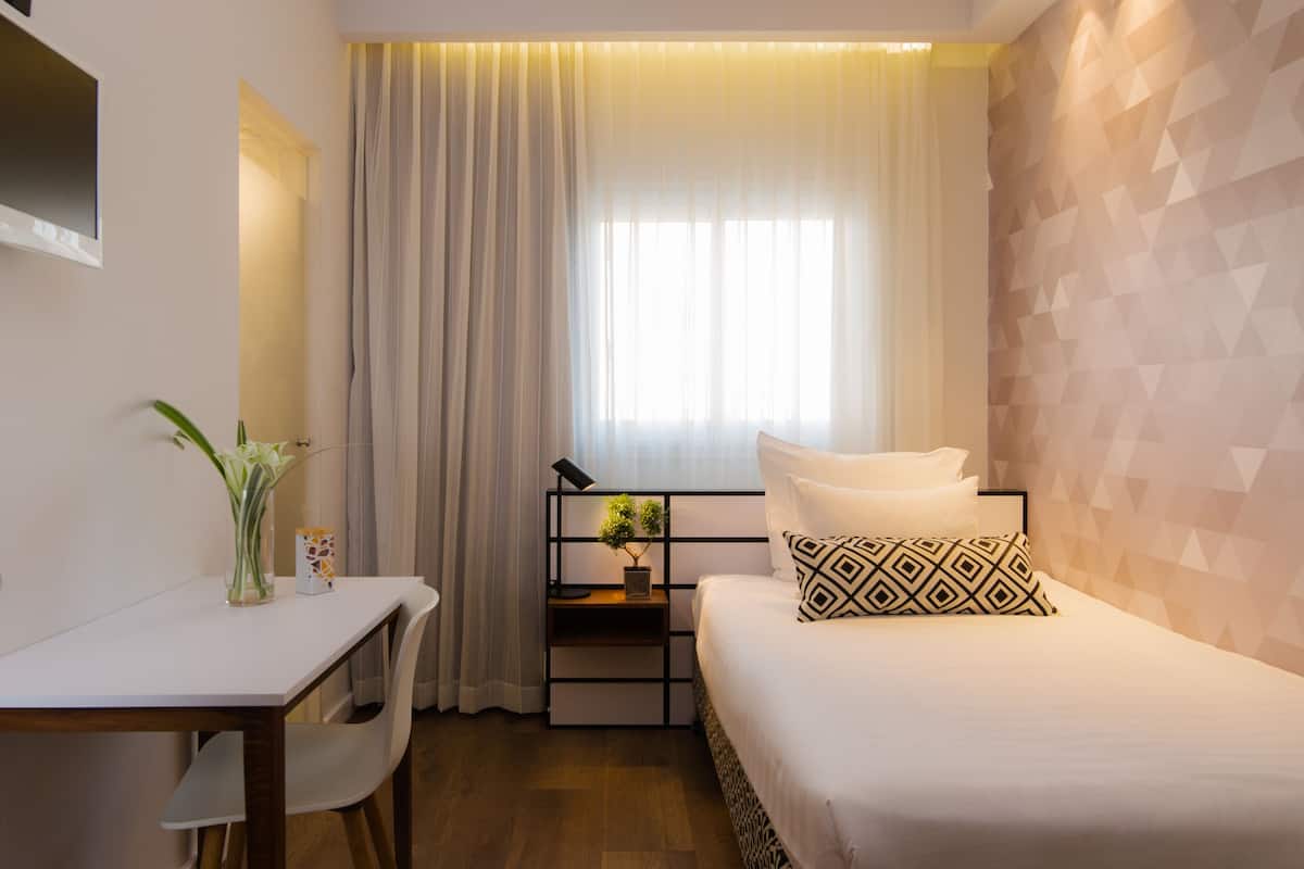 ตู้นิรภัยในห้องพัก, โต๊ะทำงาน, Wi-Fi ฟรี, ผ้าปูที่นอน