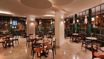 Frühstück und Abendessen