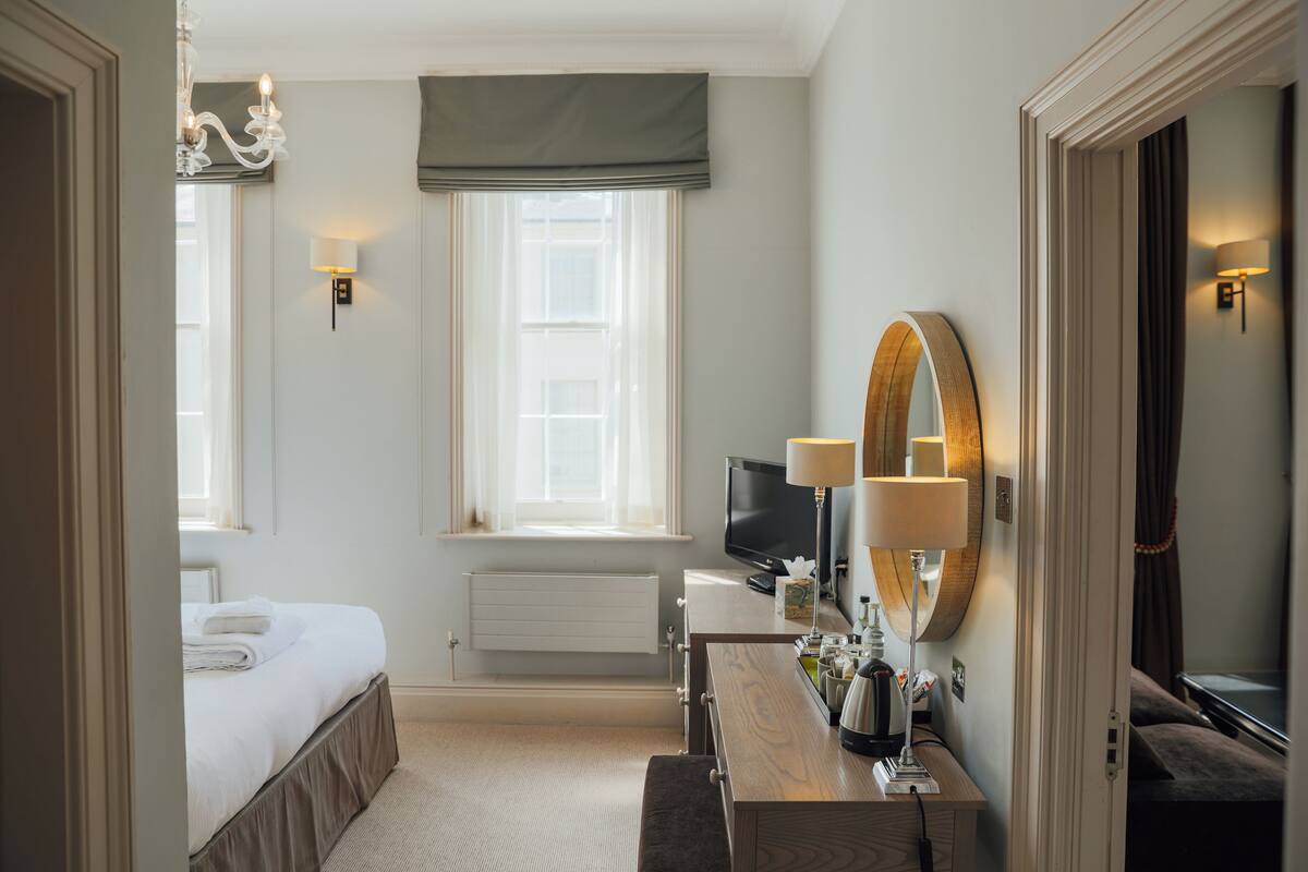 luxury suite | 1 bedroom, premium bedding, down duvets, in-room safe