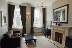 Deluxe Suite | Premium bedding, down comforters, in-room safe, desk