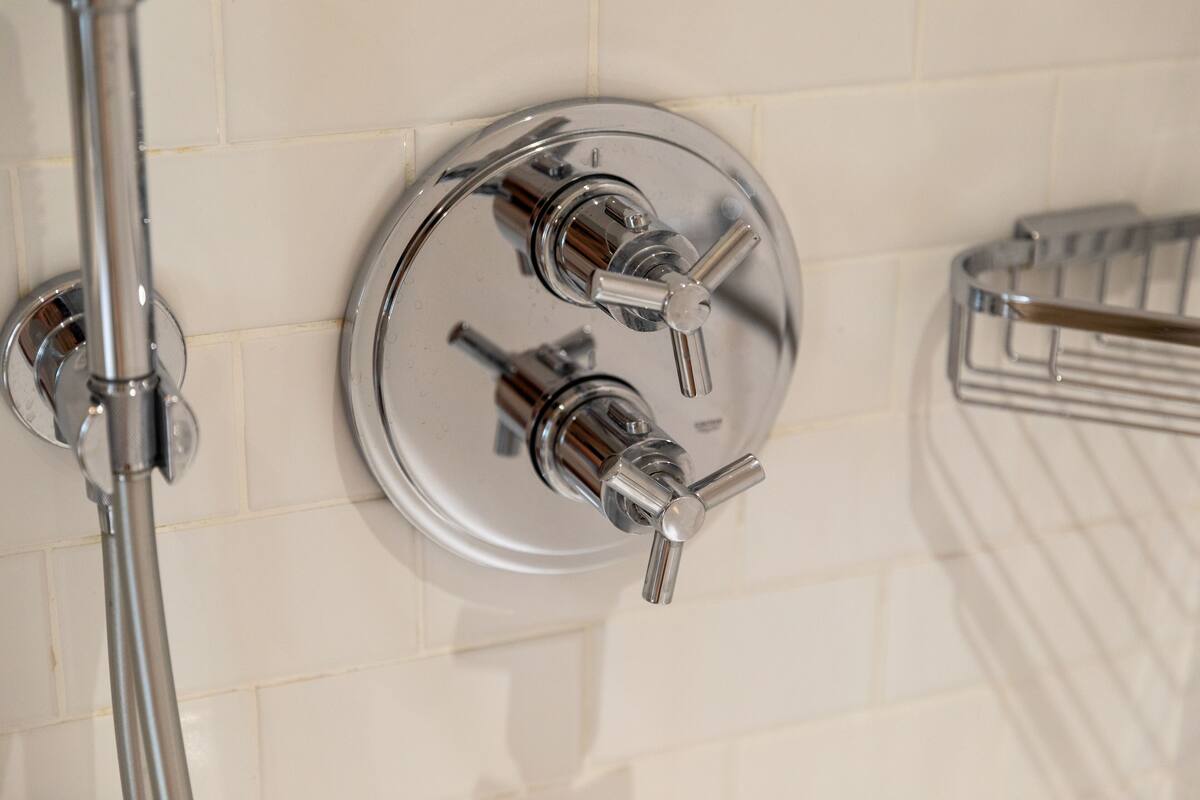 luxury suite | bathroom | combined shower/bathtub, designer toiletries, hair dryer, towels