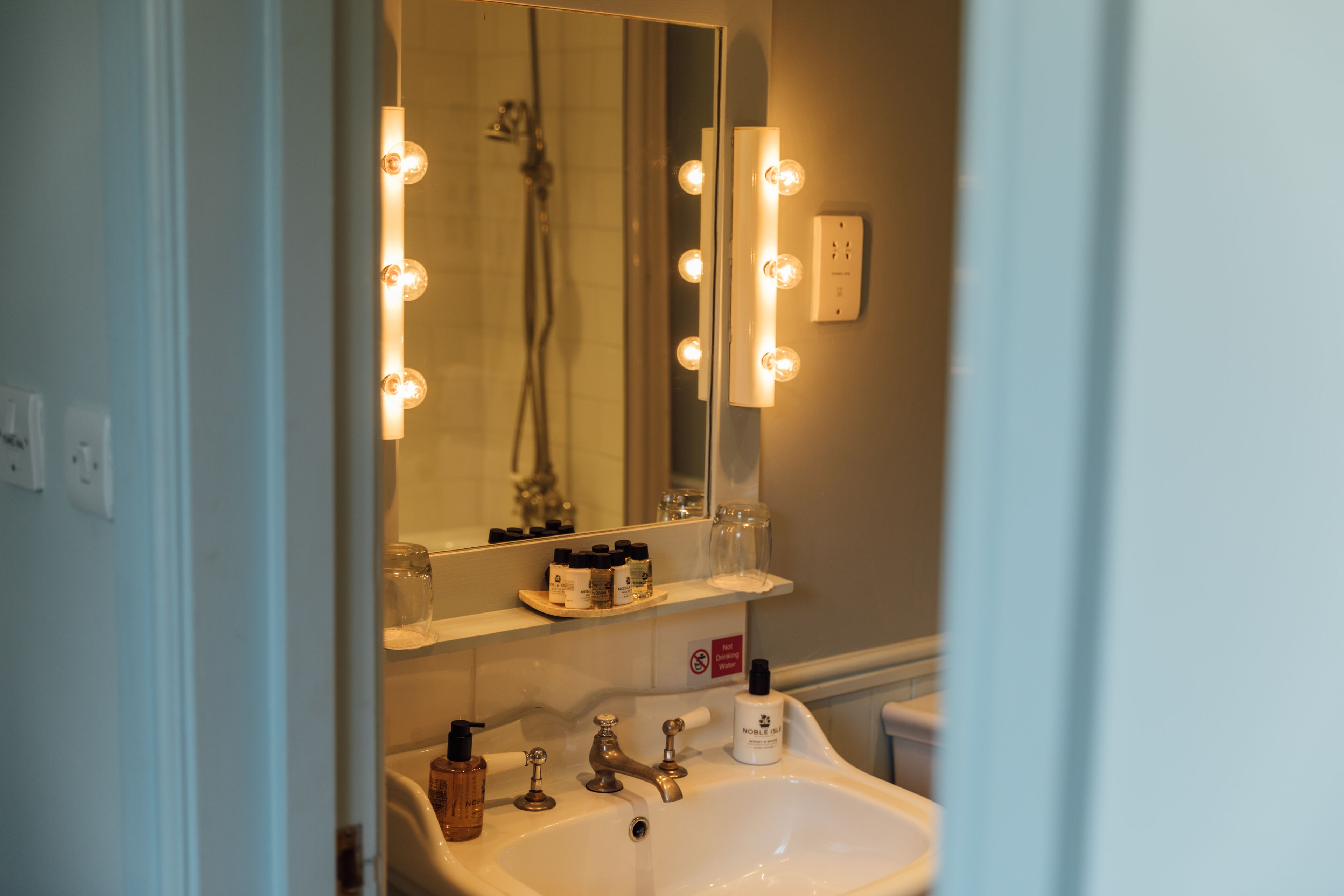 luxury cottage | bathroom | combined shower/bathtub, designer toiletries, hair dryer, towels