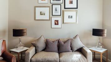 Luxury Cottage | Living area | 40-inch LED TV with digital channels, TV, Netflix
