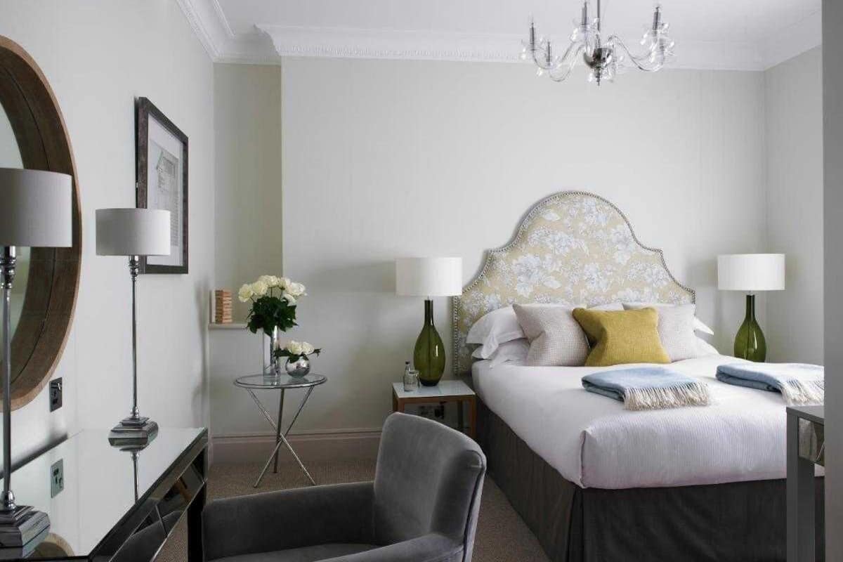 Habitación doble superior | Ropa de cama de alta calidad y edredón 