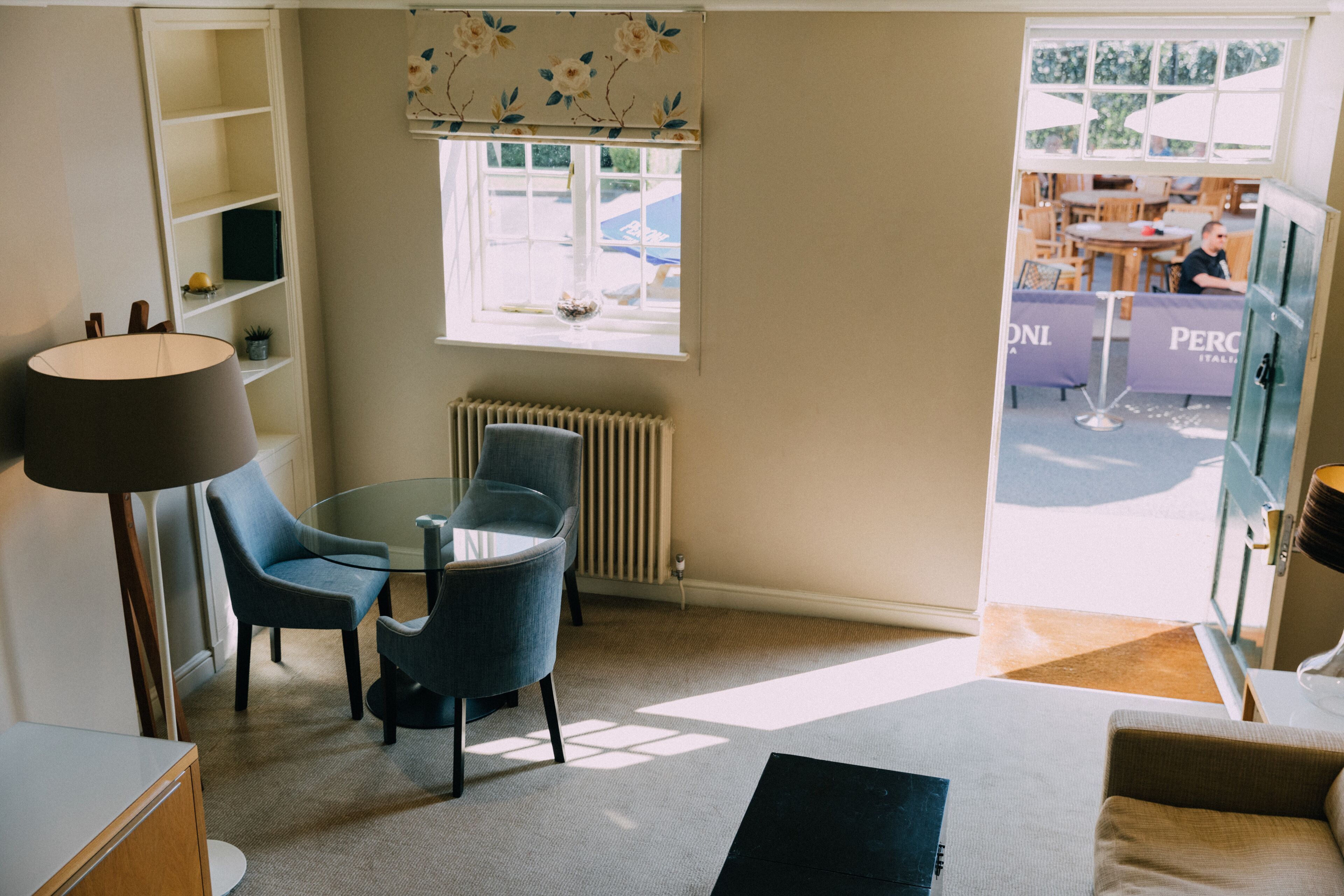 luxury cottage | living area | 40-inch led tv with digital channels, tv, netflix