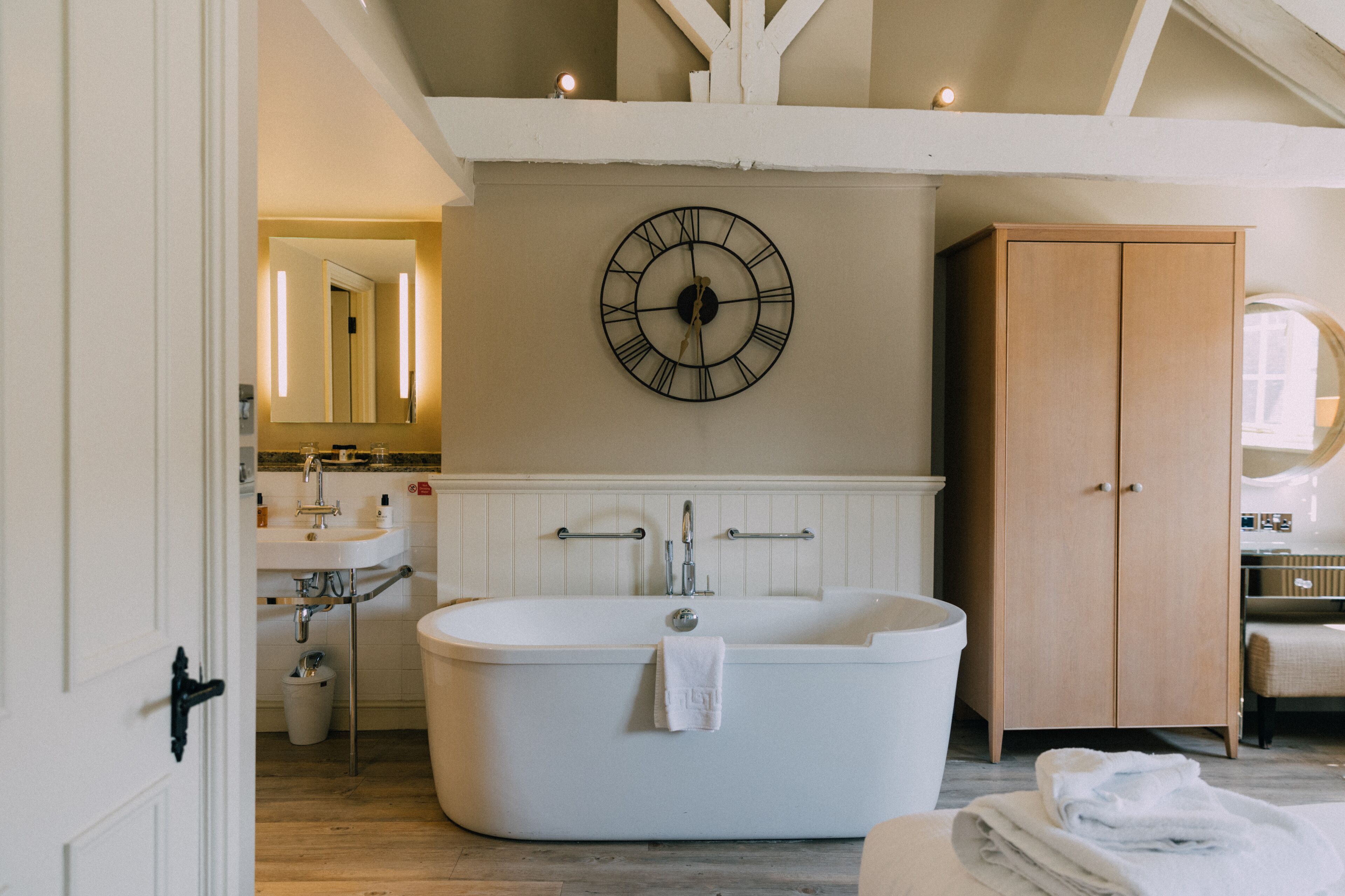 luxury cottage | bathroom | combined shower/bathtub, designer toiletries, hair dryer, towels