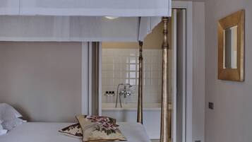 Kamar Eksekutif | Seprai premium, minibar, brankas, dan didekorasi berbeda-beda