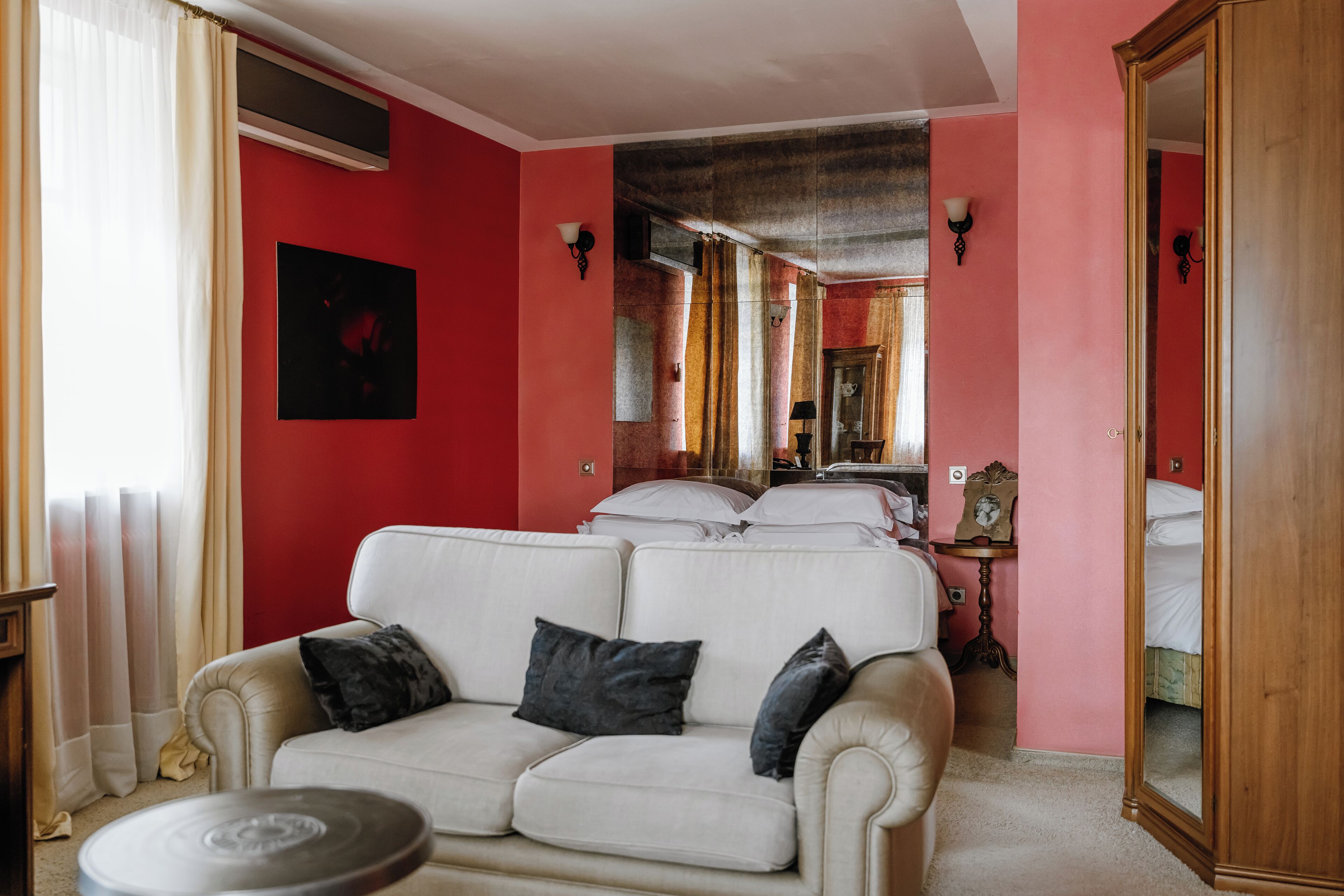 Suite CLUB | Ropa de cama de alta calidad, minibar, caja fuerte y escritorio