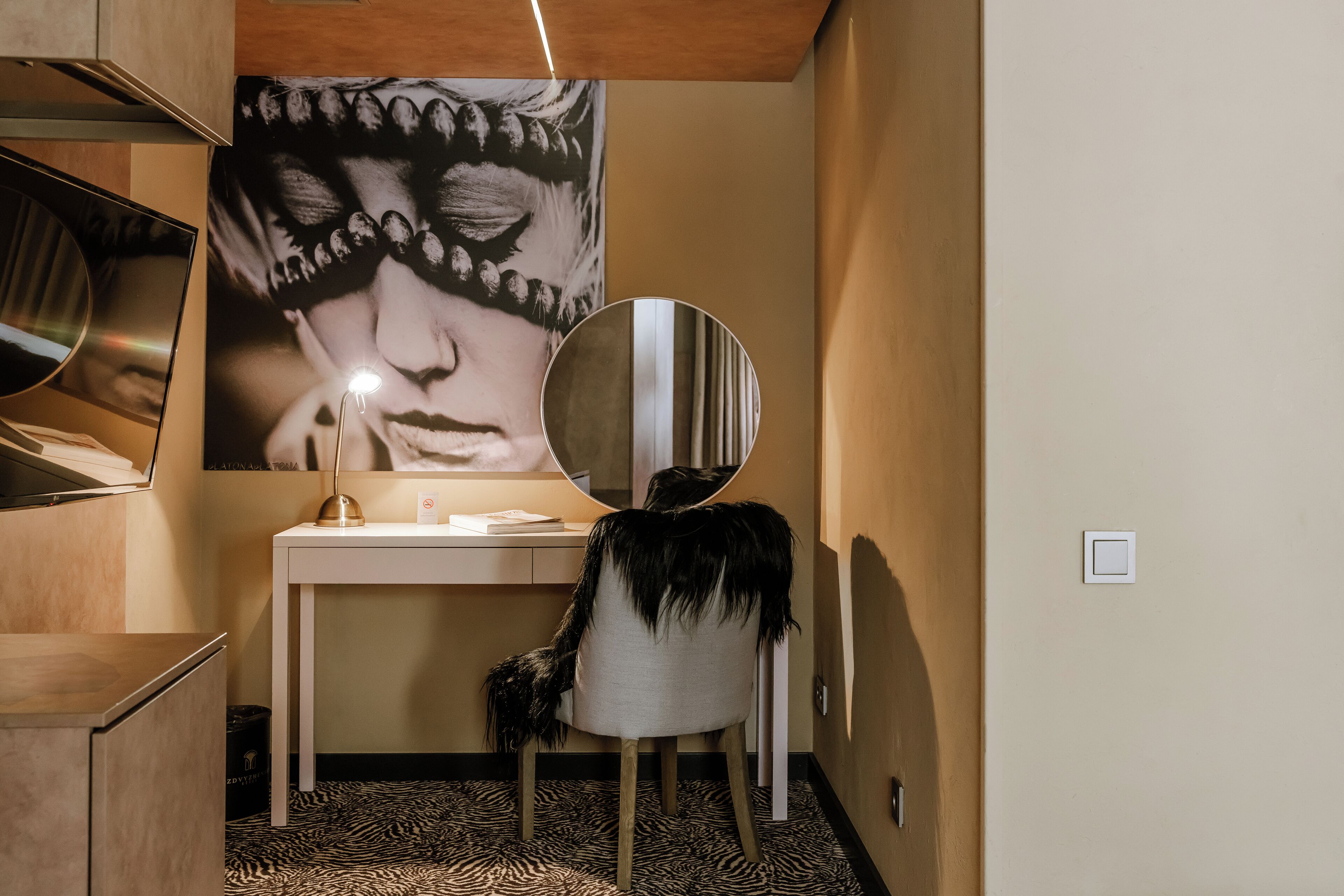 Suite junior | Ropa de cama de alta calidad, minibar, caja fuerte y escritorio