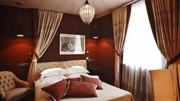 Junior Suite | Premium bedding, minibar, in-room safe, individually decorated