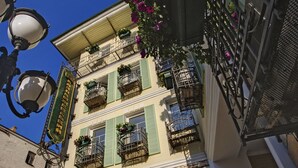 A building with multiple balconies, some with flower boxes, and a street lamp in the foreground. - Boutique Hotel Vozdvyzhensky (Kyiv)