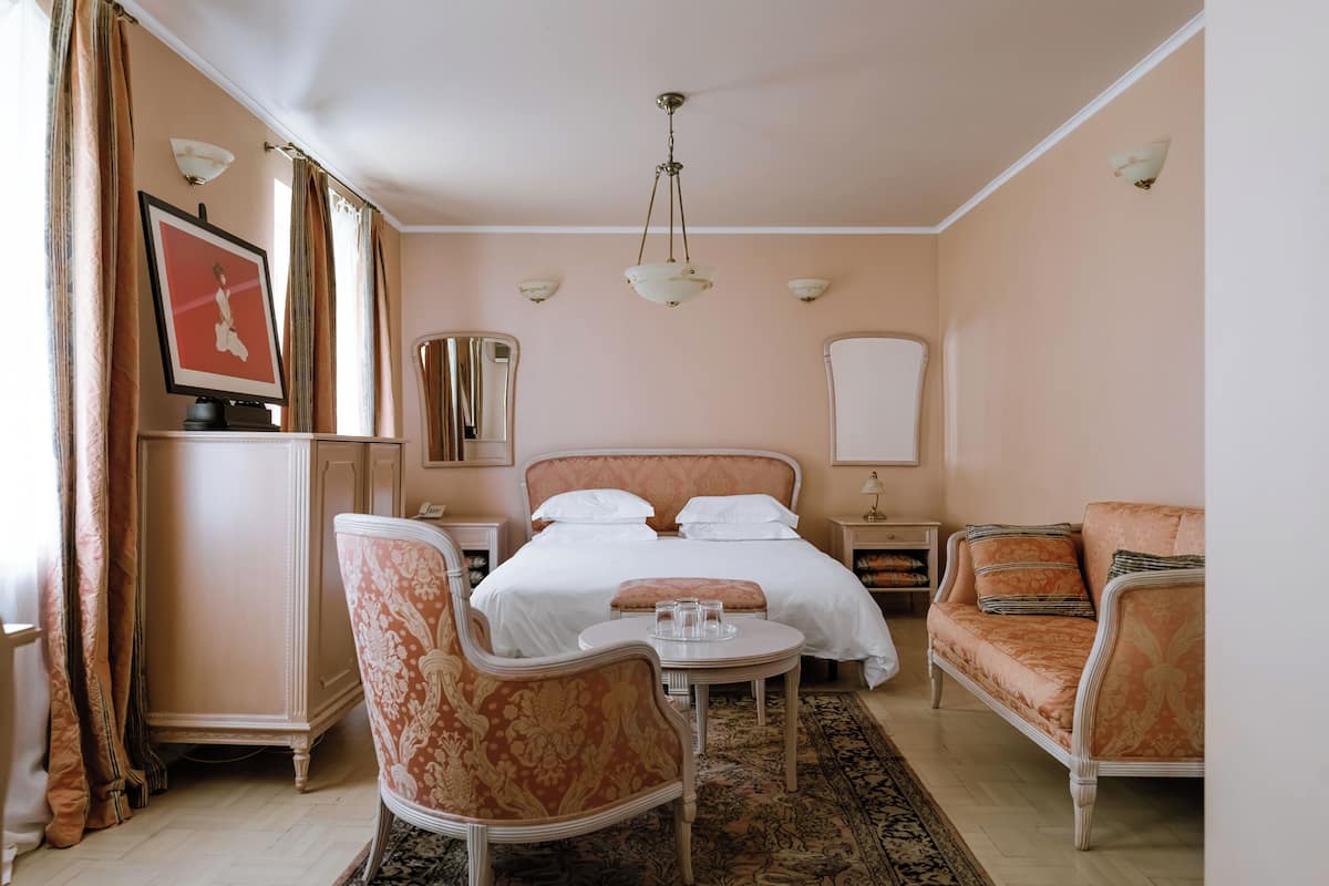 Suit Boudoir | Sängtillbehör av högsta kvalitet och minibar