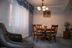 Leilighet | Oppholdsrom | Flatskjerm-TV