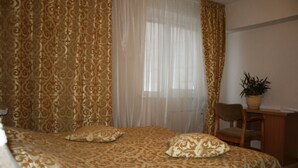 Suite, 2 dormitoris | Roba de llit d'alta qualitat, cobrellits i minibar 