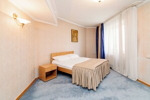 1 habitación, ropa de cama de alta calidad, edredón y minibar 