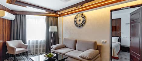 Deluxe Suite, 2 Queen Beds, City View | Living area | TV