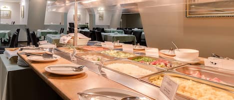 Colazione a buffet inclusa, servita tutte le mattine