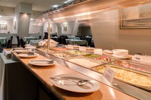 Buffet déjeuner gratuit tous les jours