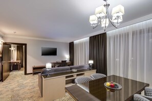 Suíte, vista para o parque | Roupas de cama premium, frigobar, escrivaninha, cortinas blackout