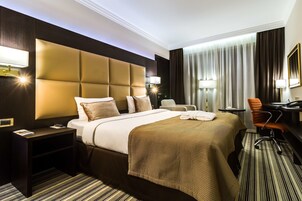 Ropa de cama de alta calidad, minibar, escritorio y cortinas blackout 