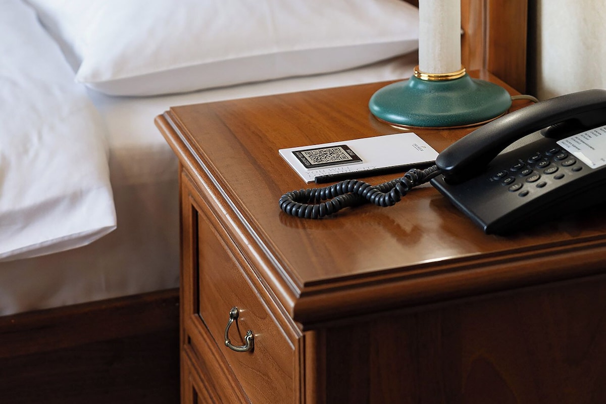 Suite | Hypo-allergenic bedding available, minibar, desk, blackout drapes