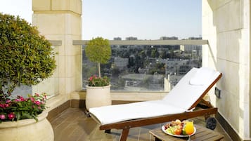 Enjoy a refreshing drink and a bite to eat on the balcony, surrounded by a beautiful city view.